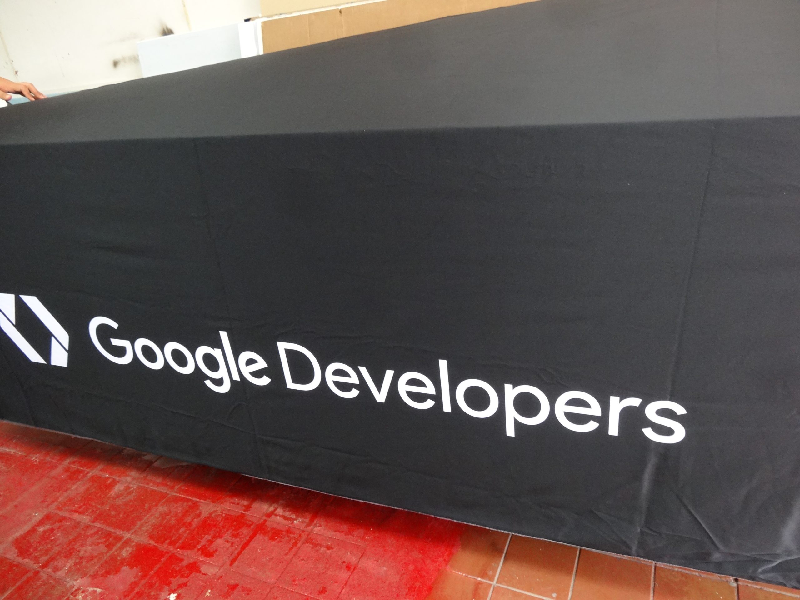 google developers table throws gogi signs