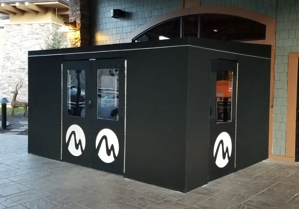black-color-vestibule-for-restaurant.jpg