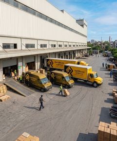 logistic fleet wrap