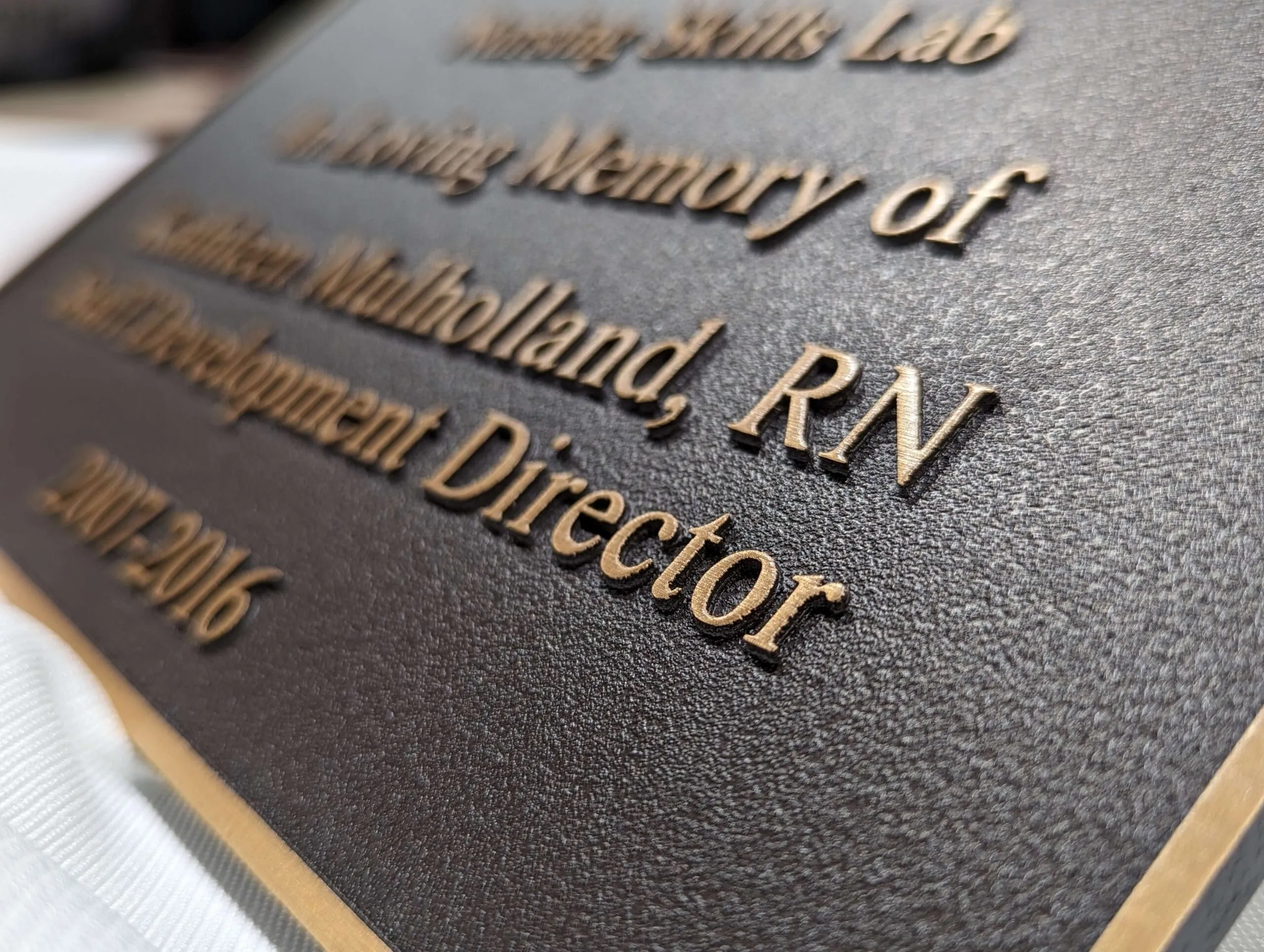 Textured metal plaques